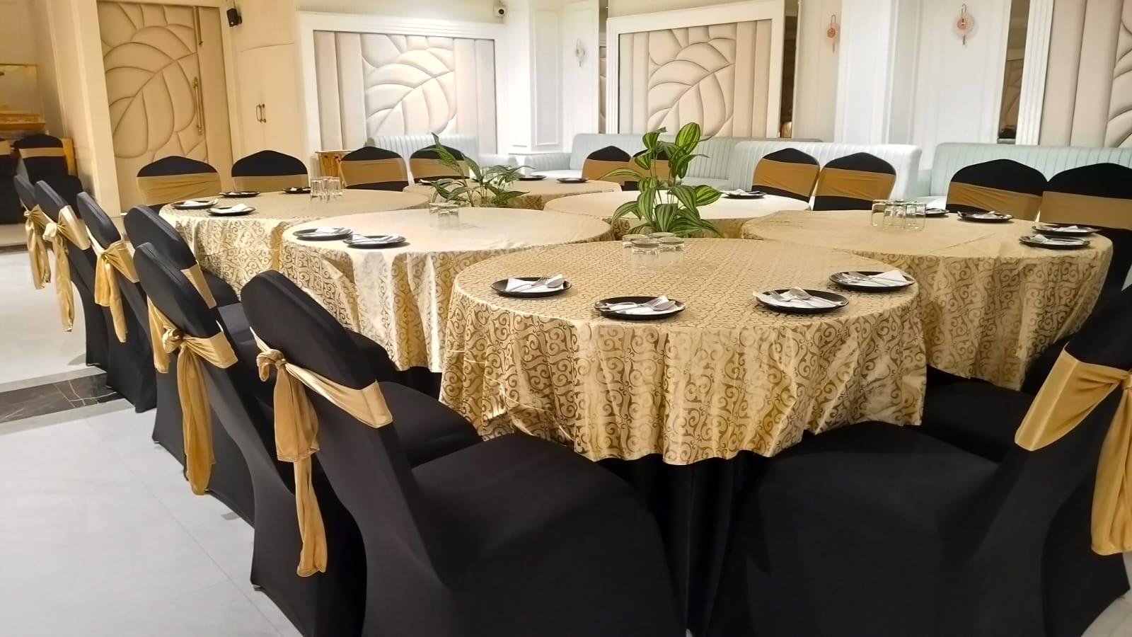 Hotel The Royal Jewel — banquet hall