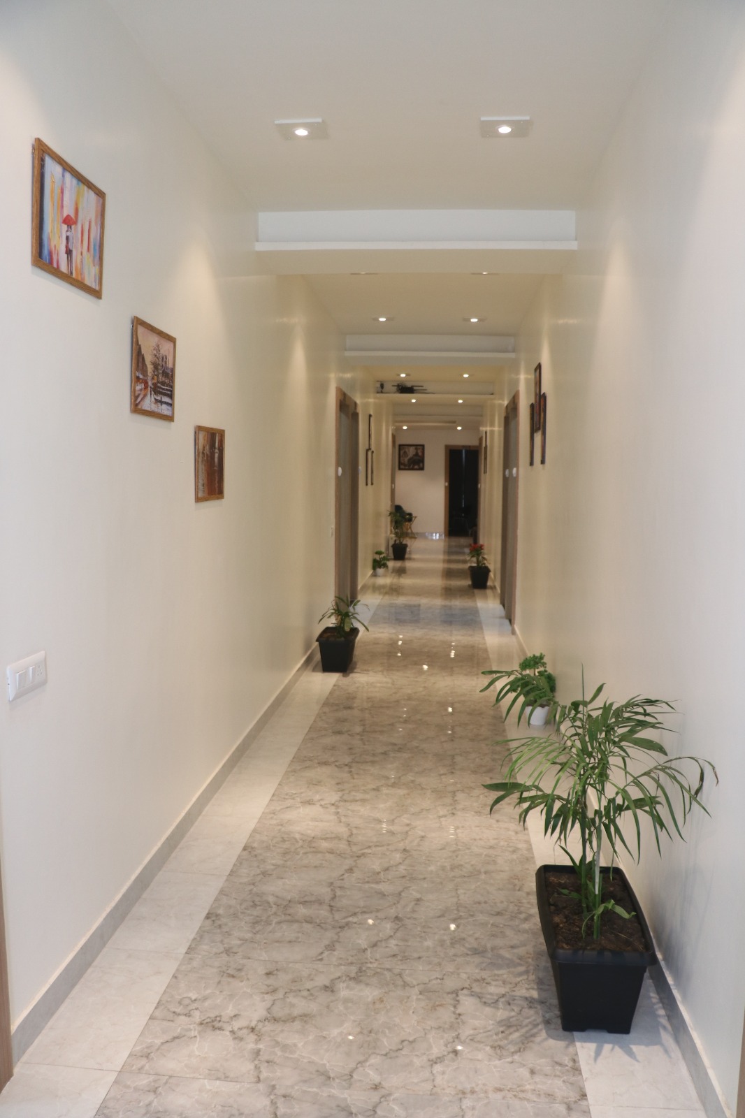 Hotel The Royal Jewel — guest room corridor