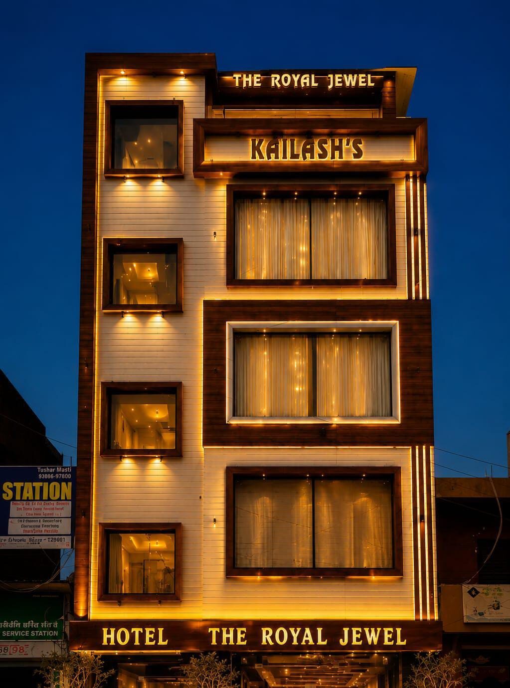 Hotel The Royal Jewel — hotel exterior at night