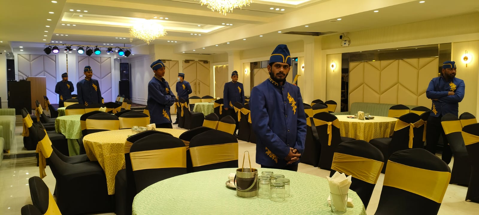 Hotel The Royal Jewel — front desk team