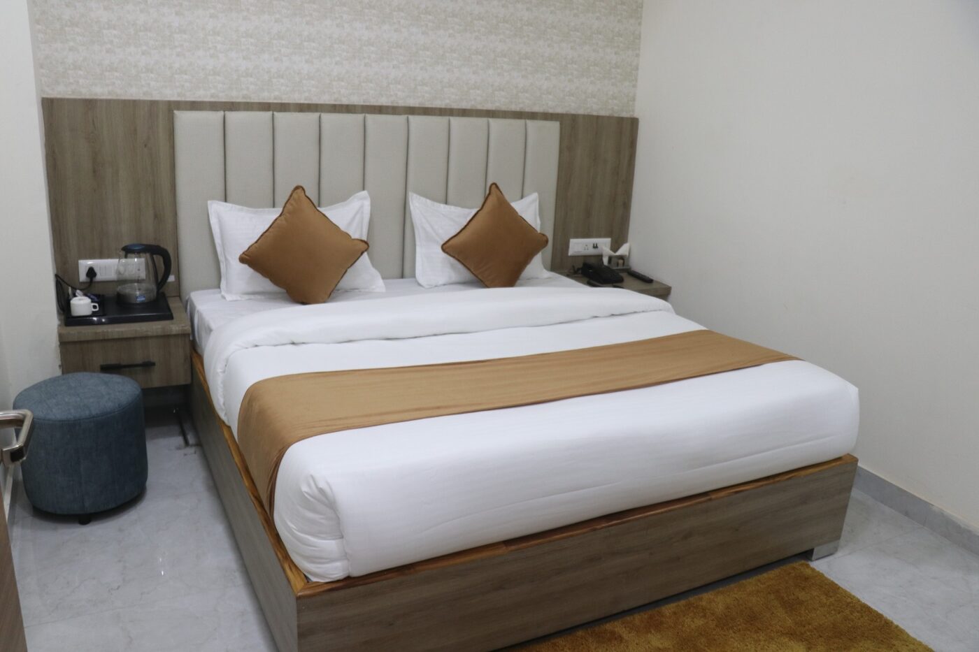 Deluxe Room at Hotel The Royal Jewel — photo 2