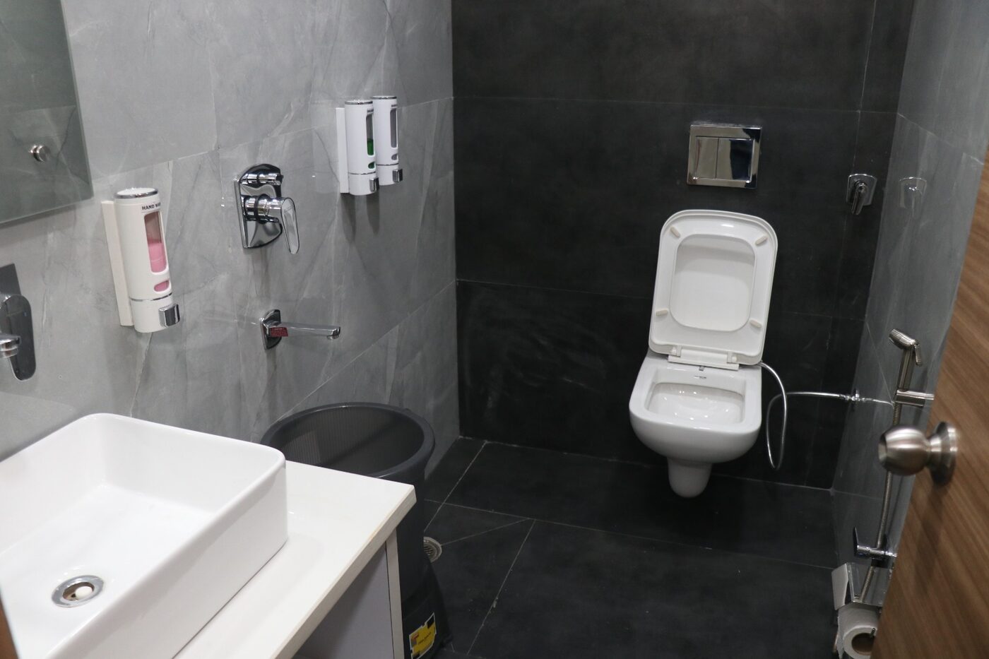 Deluxe Room at Hotel The Royal Jewel — photo 3