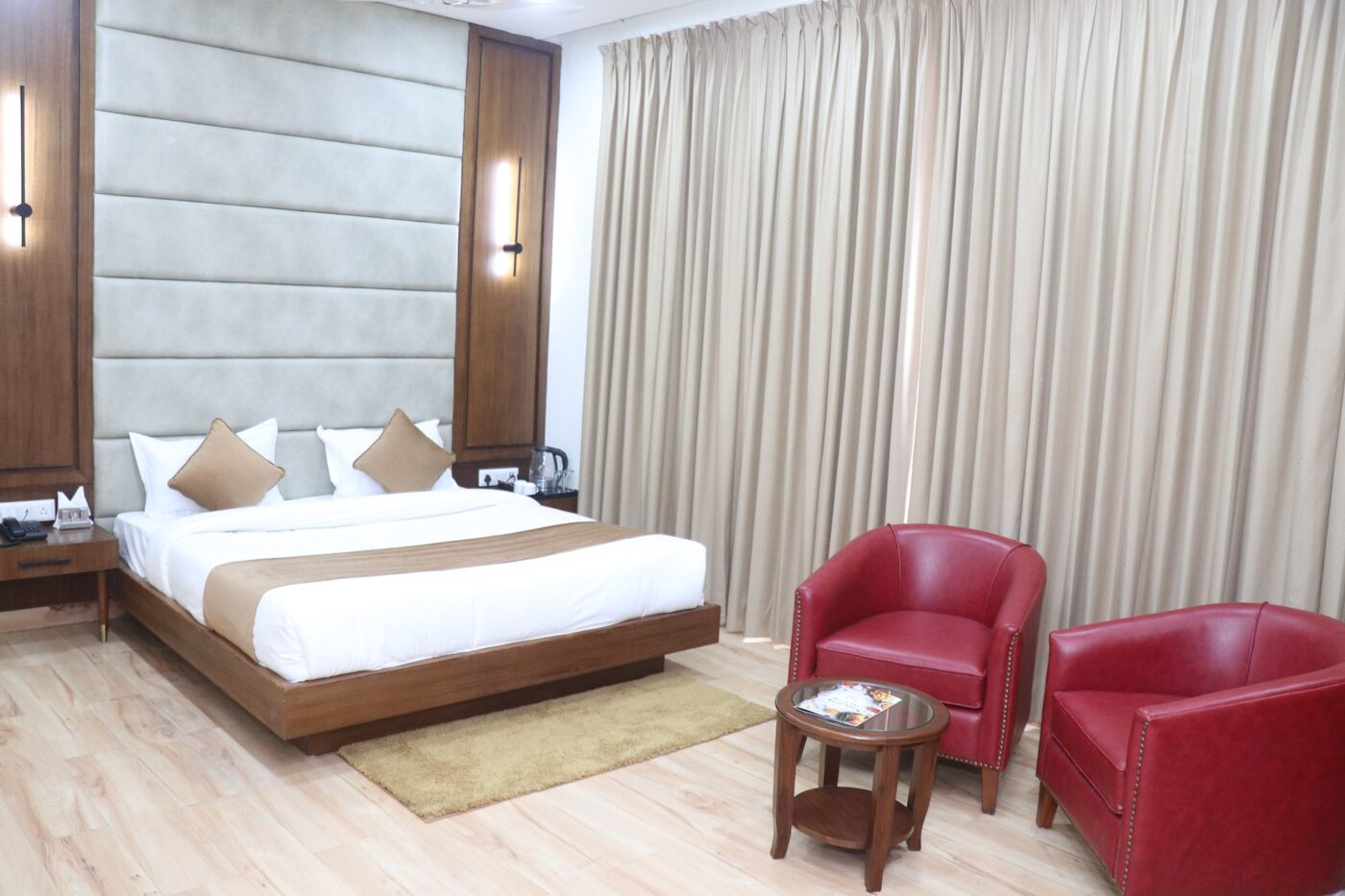 Suite Room with Bath Tub at Hotel The Royal Jewel — photo 1