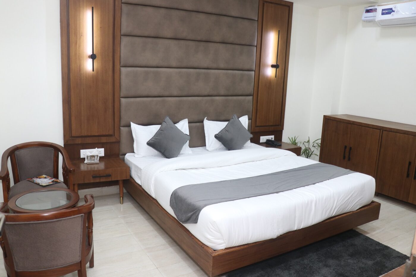 Suite Room with Bath Tub at Hotel The Royal Jewel — photo 6