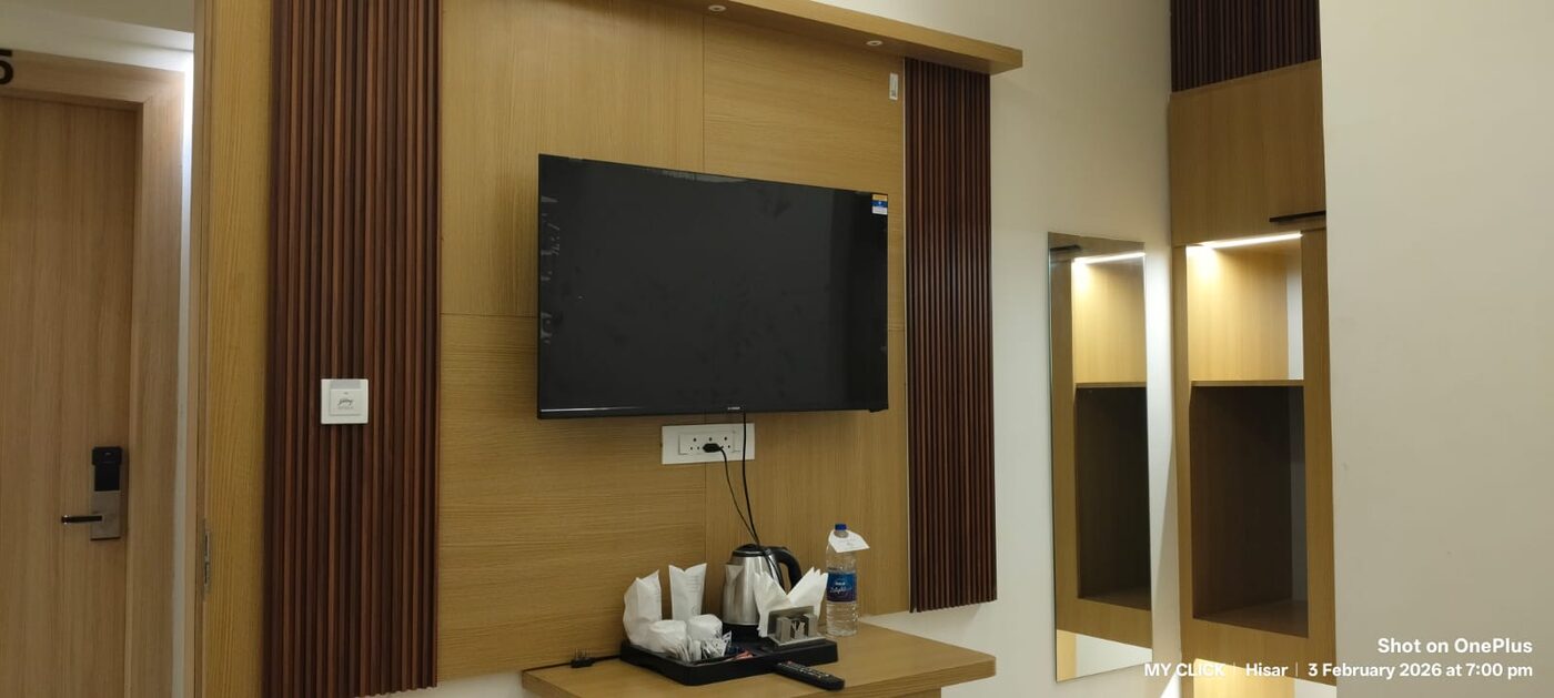 Super Deluxe Room at Hotel The Royal Jewel — photo 6
