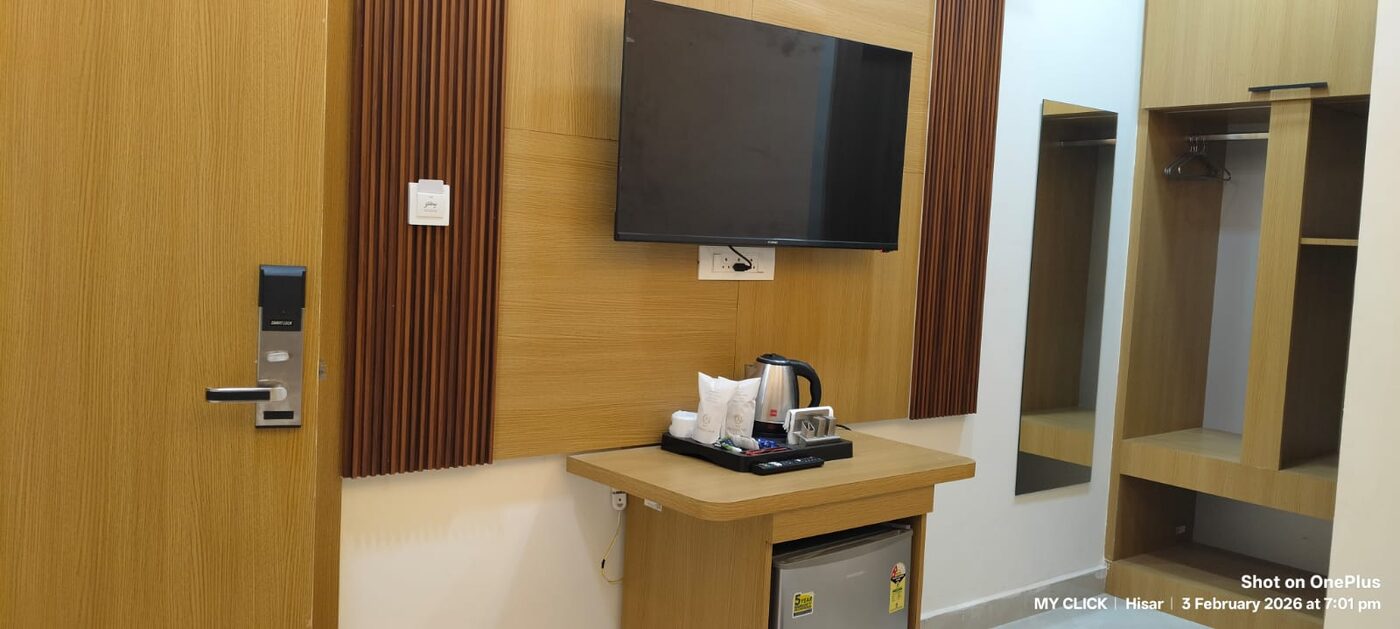 Super Deluxe Room at Hotel The Royal Jewel — photo 7
